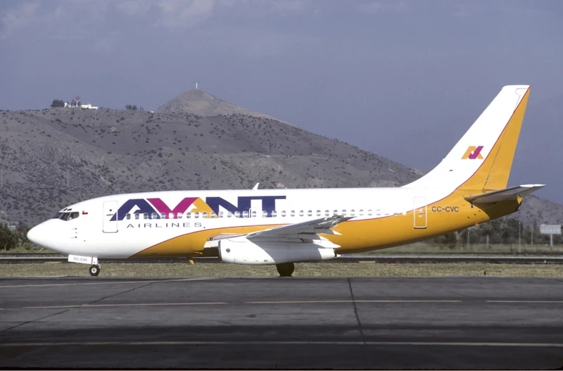 737-200 de Avant Airlines en el Santiago/Comodoro Arturo Merino Bentez.